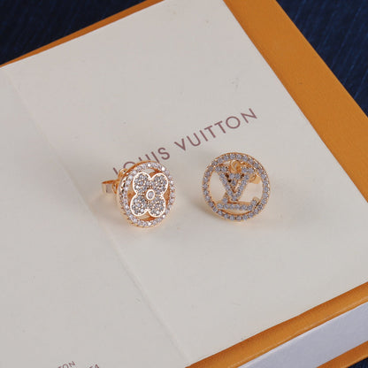 Pendientes de botón asimétricos con logotipo de diamantes de imitación