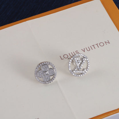 Pendientes de botón asimétricos con logotipo de diamantes de imitación