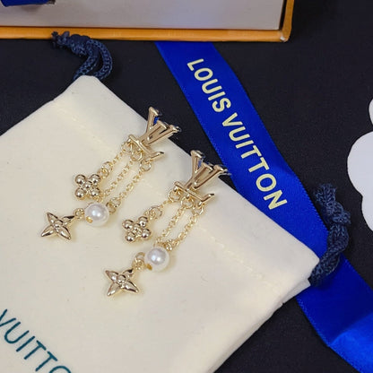 Pendientes de Perlas con Colgante de Flor, de Moda