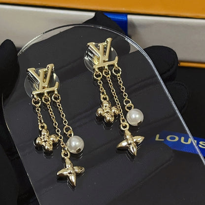 Pendientes de Perlas con Colgante de Flor, de Moda