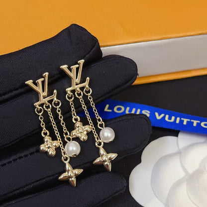 Pendientes de Perlas con Colgante de Flor, de Moda