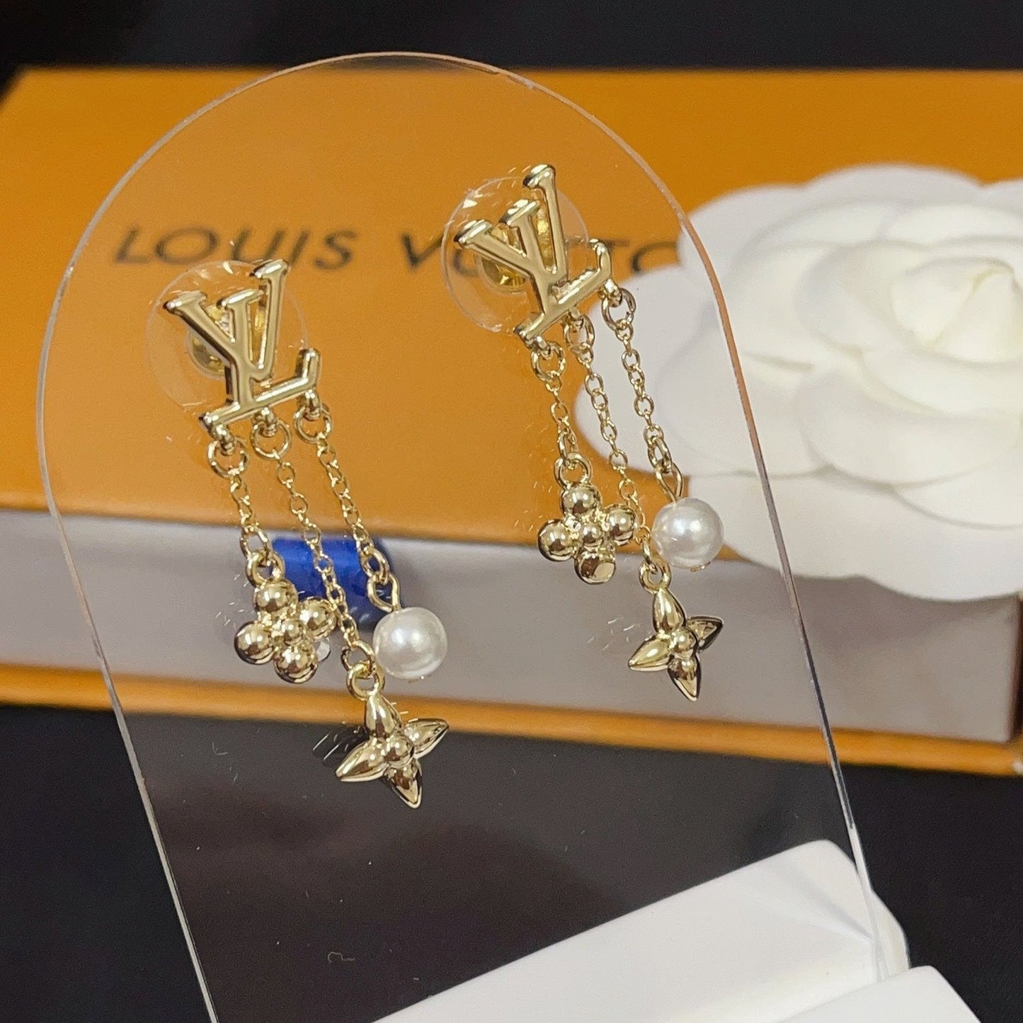 Pendientes de Perlas con Colgante de Flor, de Moda