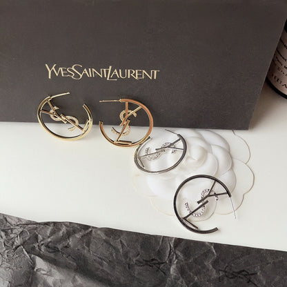 Pendientes de aro con logo de diamante retro a la moda