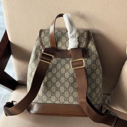 Mochila con G entrelazadas