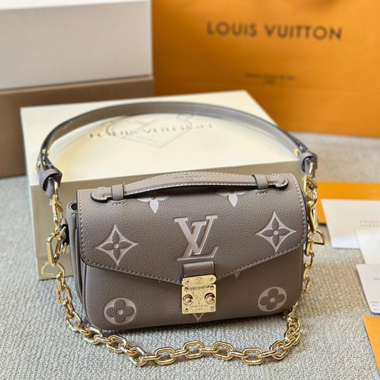 Mini sac messager en cuir gaufré