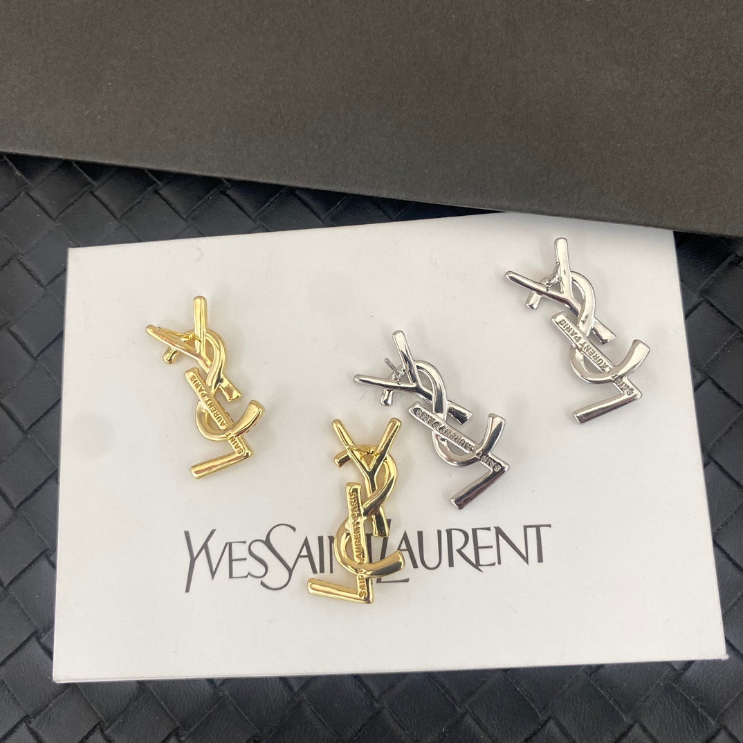 Pendientes de metal con logo de diamante