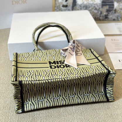 Sac cabas vert brodé all-over