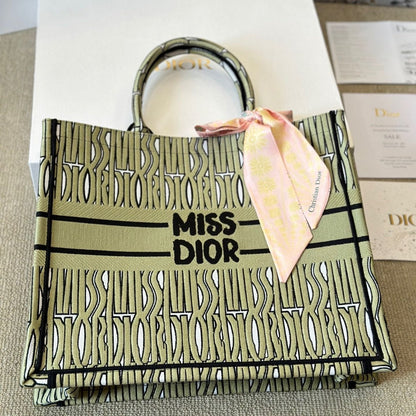 Sac cabas vert brodé all-over