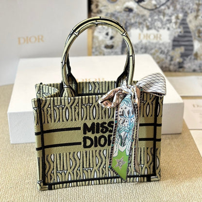 Sac cabas vert brodé all-over