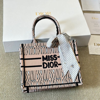 Sac cabas rose brodé