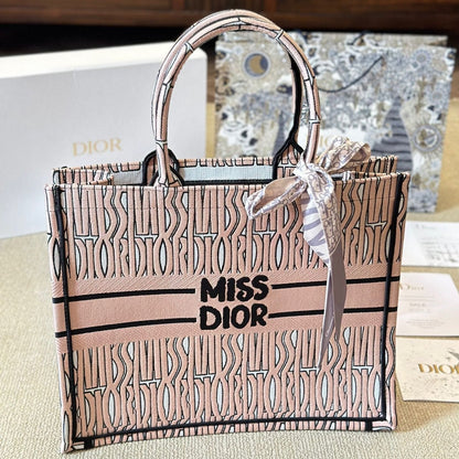 Sac cabas rose brodé