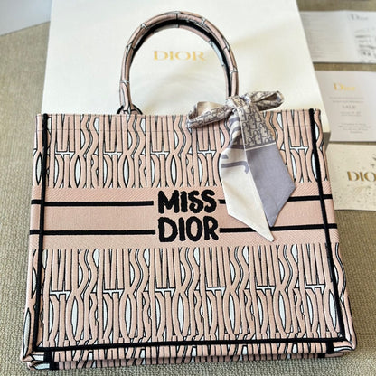 Sac cabas rose brodé
