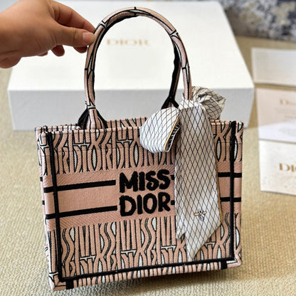 Sac cabas rose brodé