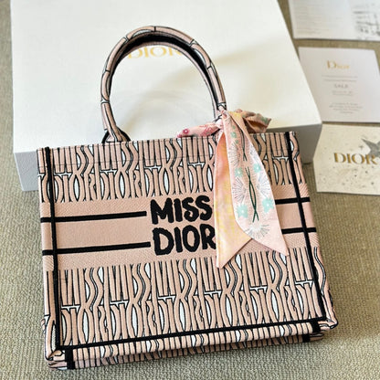 Sac cabas rose brodé
