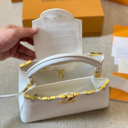Bolso Capucines blanco de piel con diseño de cocodrilo