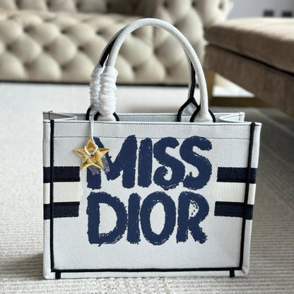 Bolso Tote Mediano de Tela Bordada con Grafitis