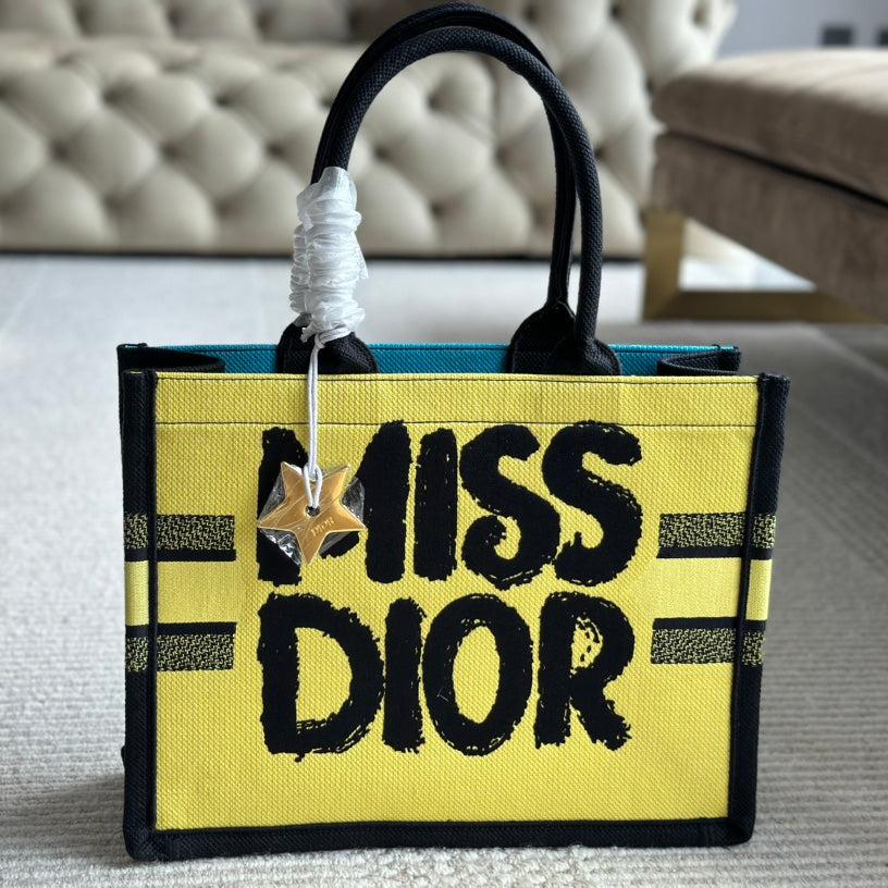 Bolso Tote Mediano de Tela Bordada con Grafitis