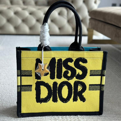 Bolso Tote Mediano de Tela Bordada con Grafitis