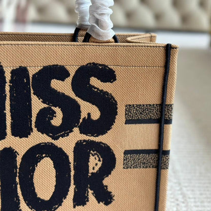 Bolso Tote Mediano de Tela Bordada con Grafitis