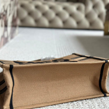 Bolso Tote Mediano de Tela Bordada con Grafitis