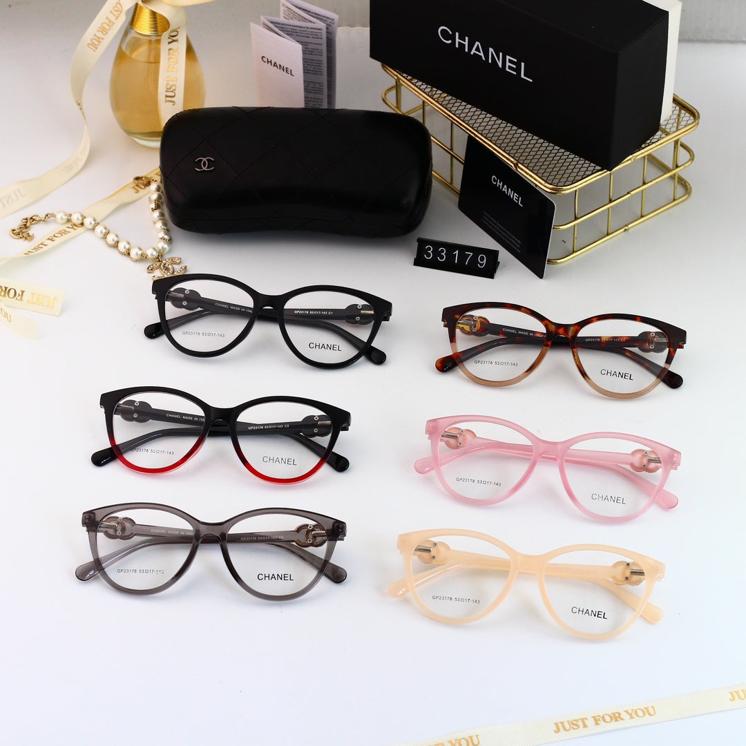 Gafas Cat-Eye con logo metálico y diamantes