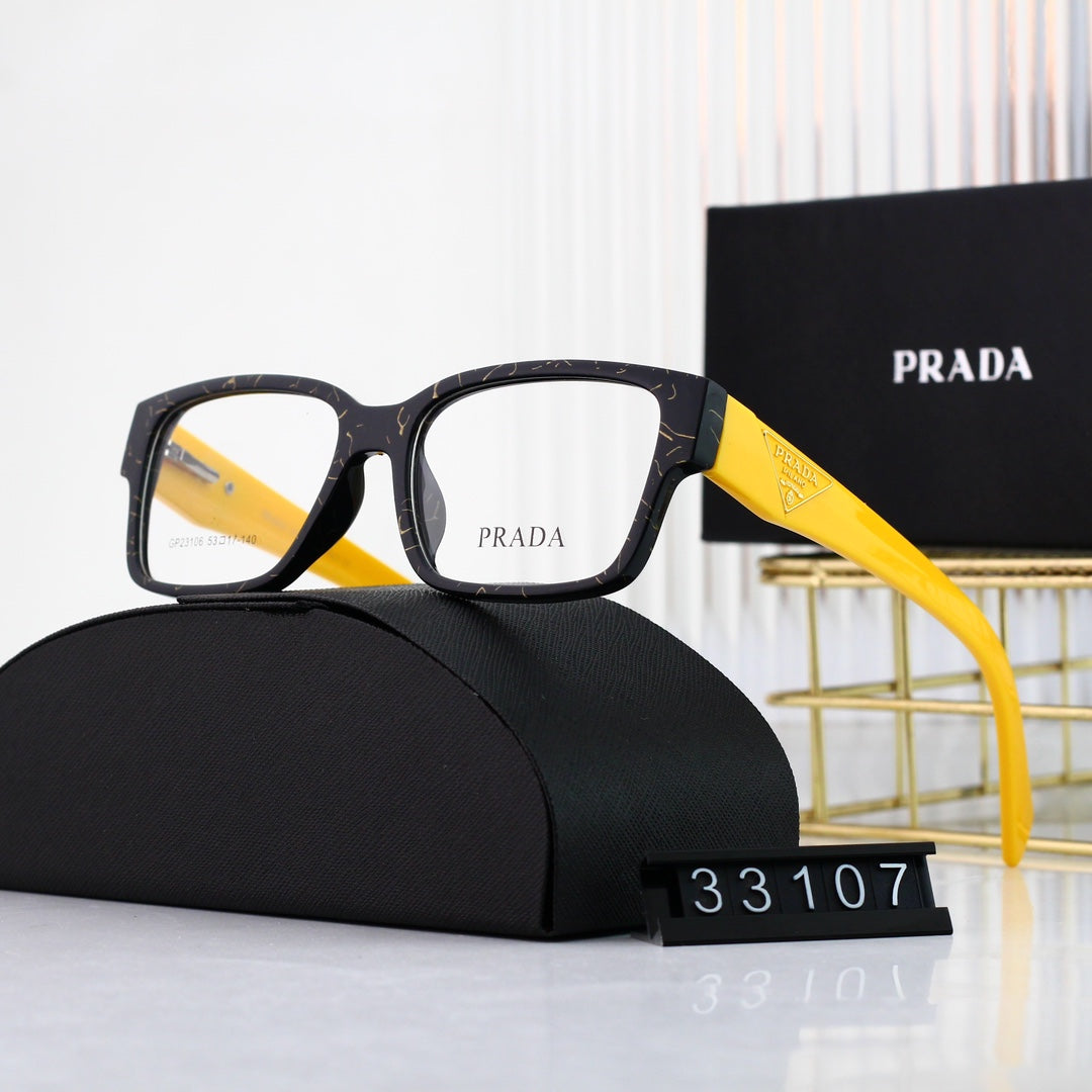 Gafas cuadradas con el logotipo del triángulo clásico
