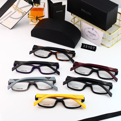 Lunettes carrées avec logo triangle classique