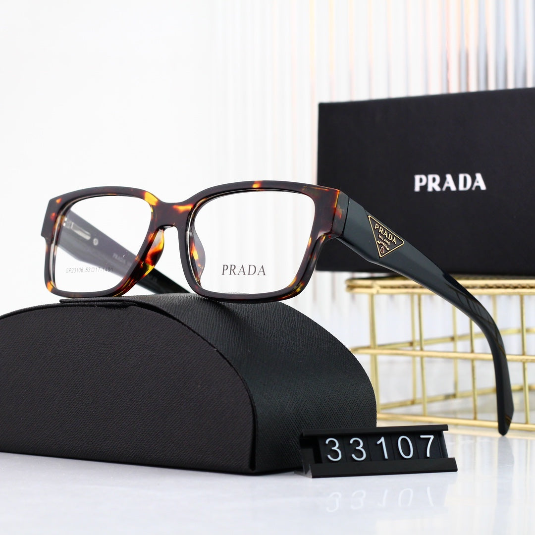 Gafas cuadradas con el logotipo del triángulo clásico
