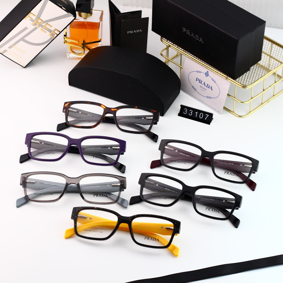 Gafas cuadradas con el logotipo del triángulo clásico