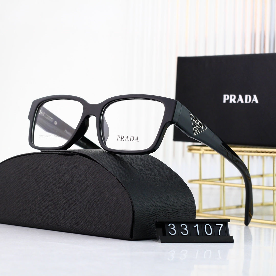 Gafas cuadradas con el logotipo del triángulo clásico