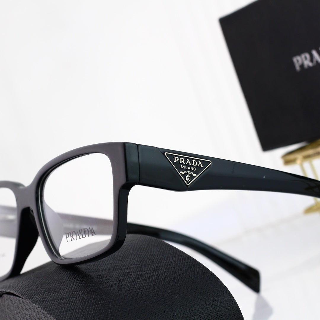 Gafas cuadradas con el logotipo del triángulo clásico