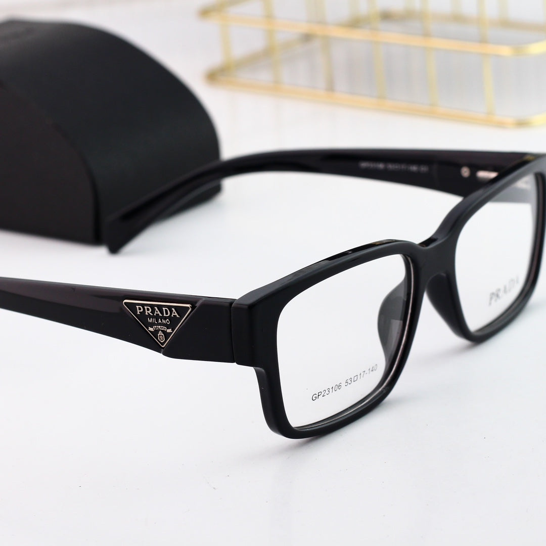 Gafas cuadradas con el logotipo del triángulo clásico
