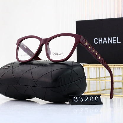 Gafas elegantes con montura metálica
