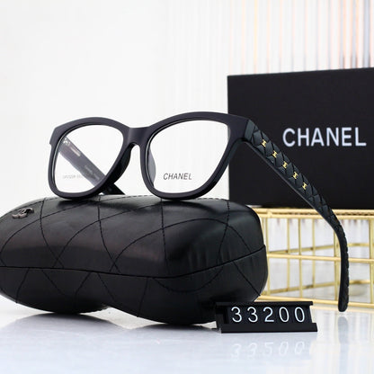 Gafas elegantes con montura metálica