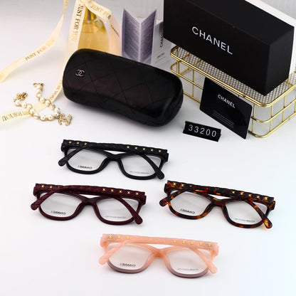 Gafas elegantes con montura metálica