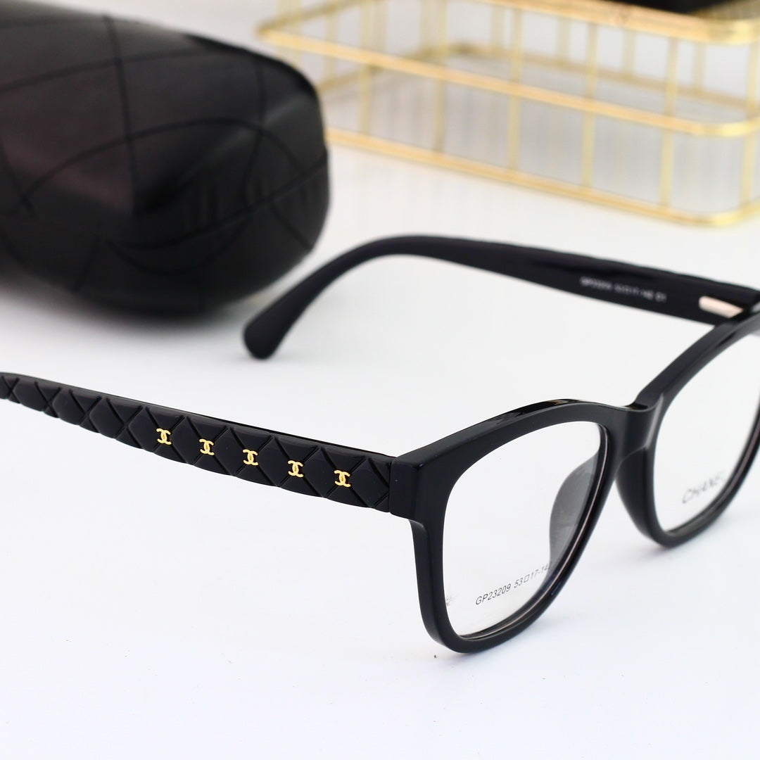 Gafas elegantes con montura metálica