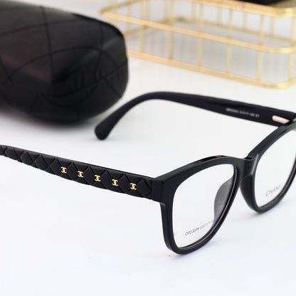 Gafas elegantes con montura metálica