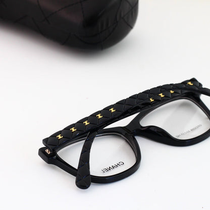 Gafas elegantes con montura metálica
