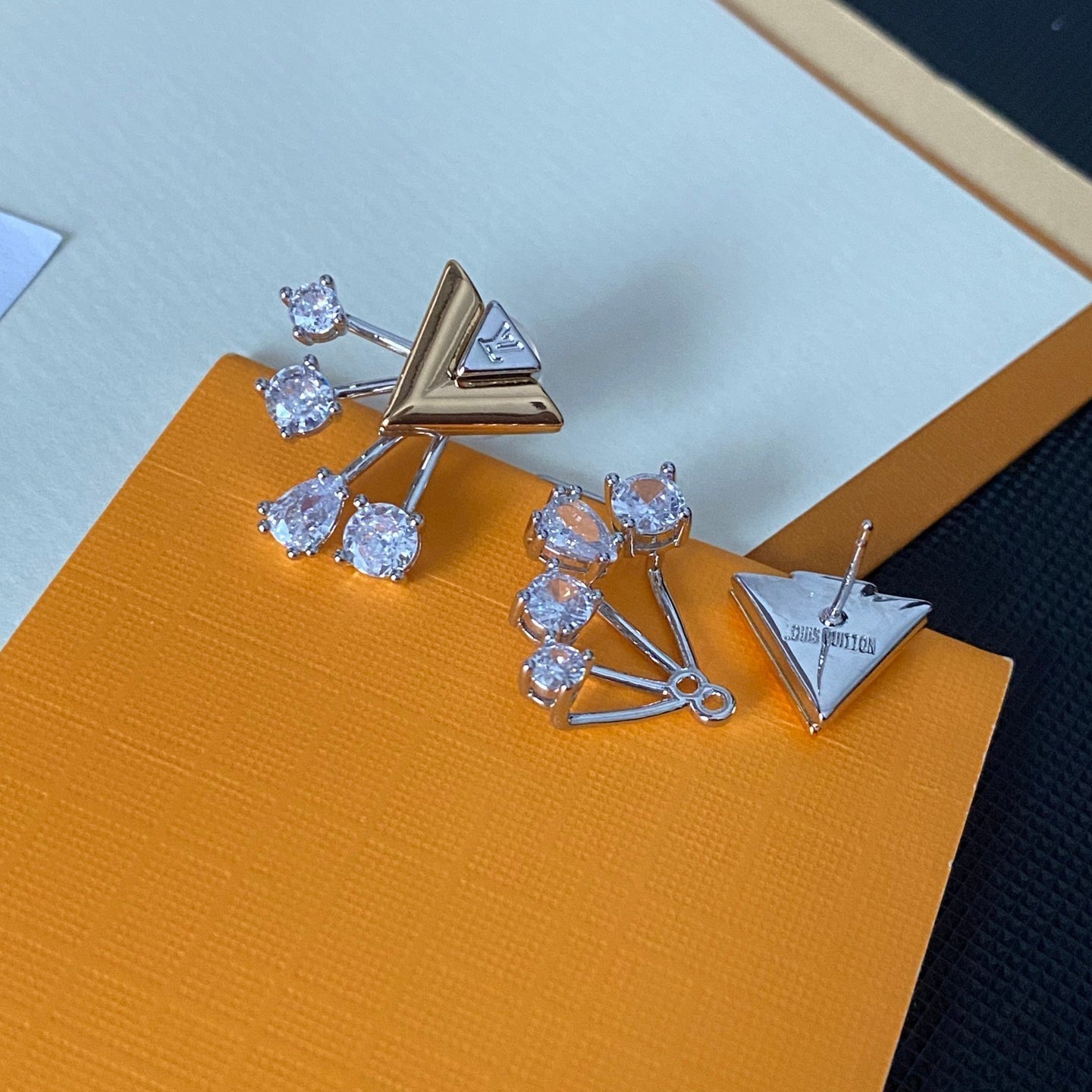 Pendientes retro de cristal con colgante en forma de V