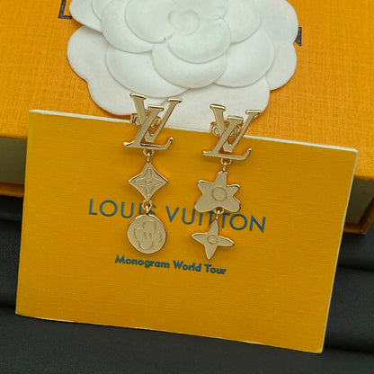 Pendientes de metal con diseño floral