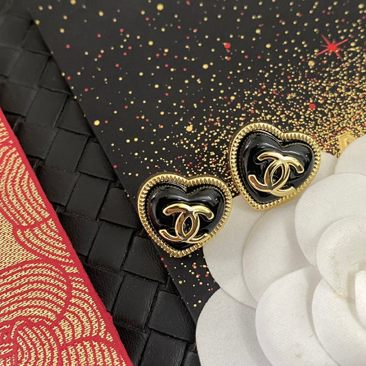 Boucles d'oreilles cœur noir élégantes