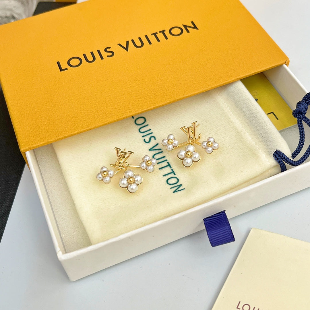 Pendientes de Perlas con Flores de Moda