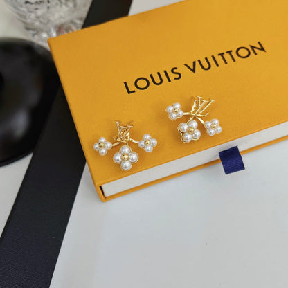 Pendientes de Perlas con Flores de Moda