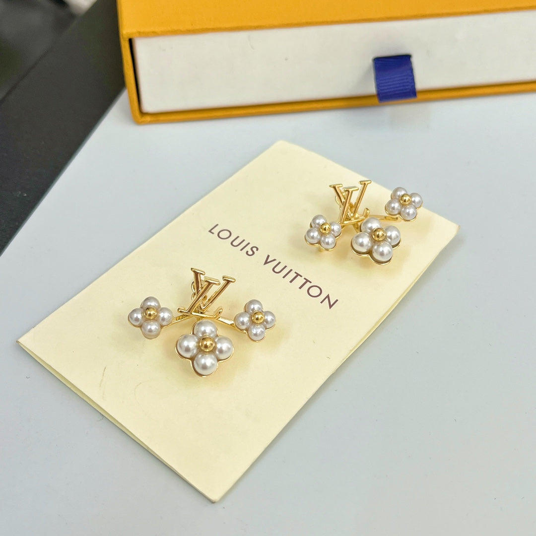 Pendientes de Perlas con Flores de Moda