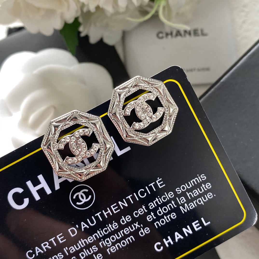 Aretes de moda con logo de diamante hueco hexagonal