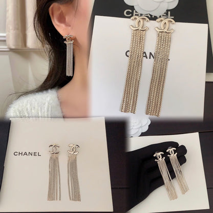 Boucles d'oreilles élégantes pendantes à logo