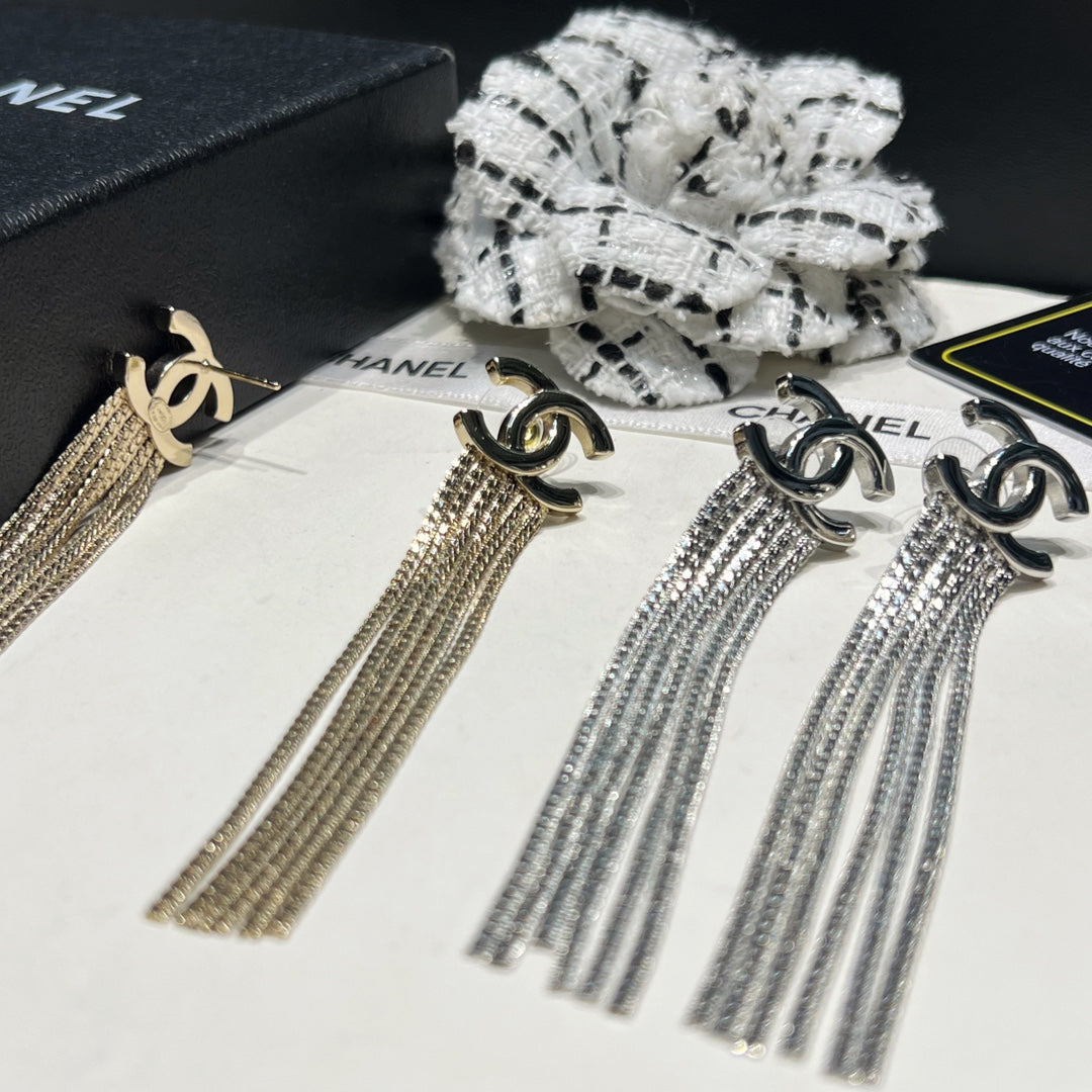 Elegantes Pendientes Largos de Borlas con Logotipo