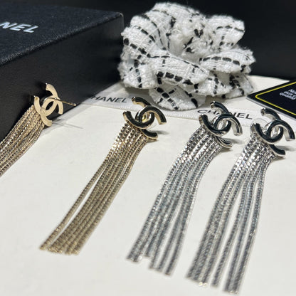 Boucles d'oreilles élégantes pendantes à logo