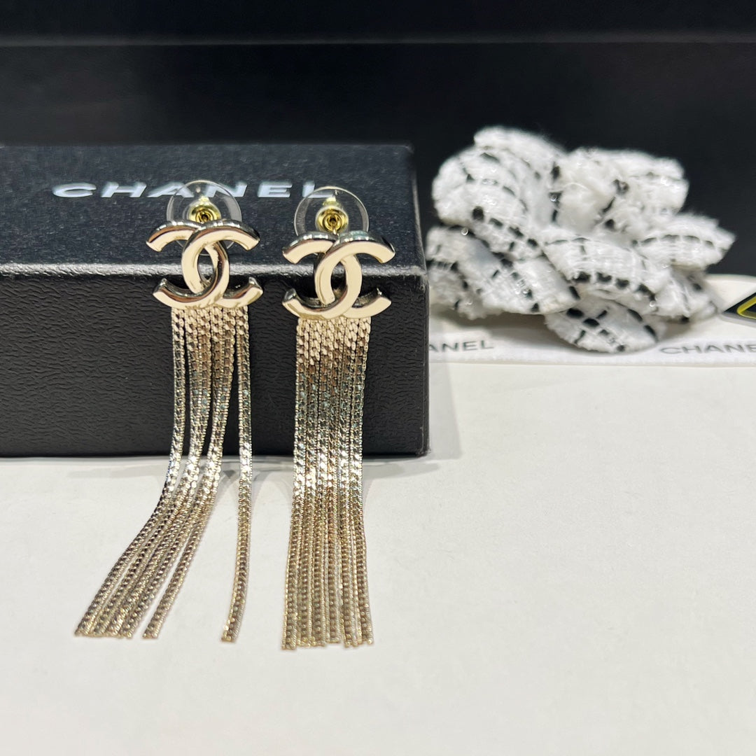 Elegantes Pendientes Largos de Borlas con Logotipo