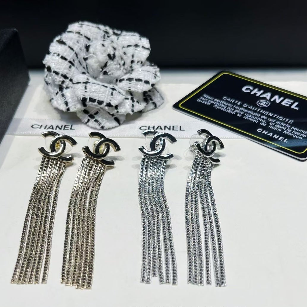 Elegantes Pendientes Largos de Borlas con Logotipo